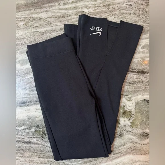 Nike black flare leggings size large - Picture 7 of 7